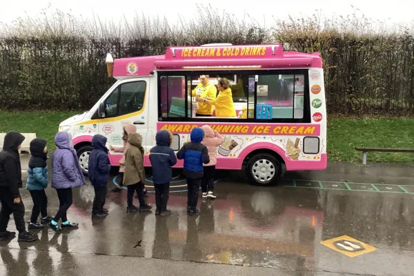 ice cream at meadowfield (2)